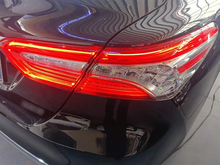 Фото 8 - Toyota Camry