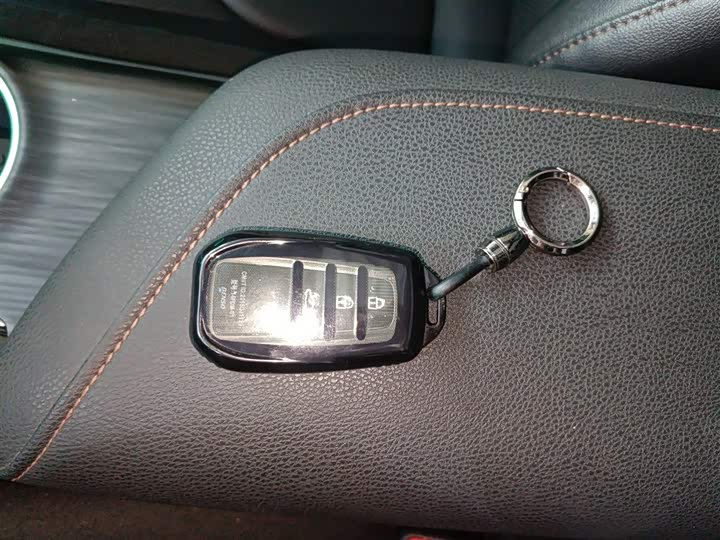 Фото 9 - Toyota Camry