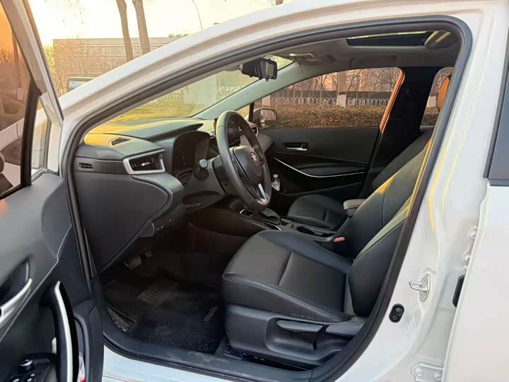 Фото 4 - Toyota Corolla