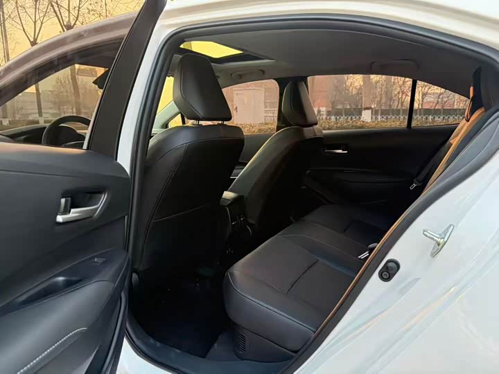 Фото 5 - Toyota Corolla