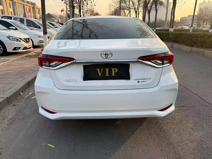 Фото 8 - Toyota Corolla