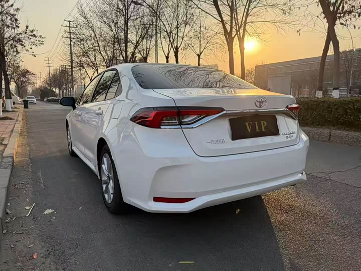 Фото 9 - Toyota Corolla