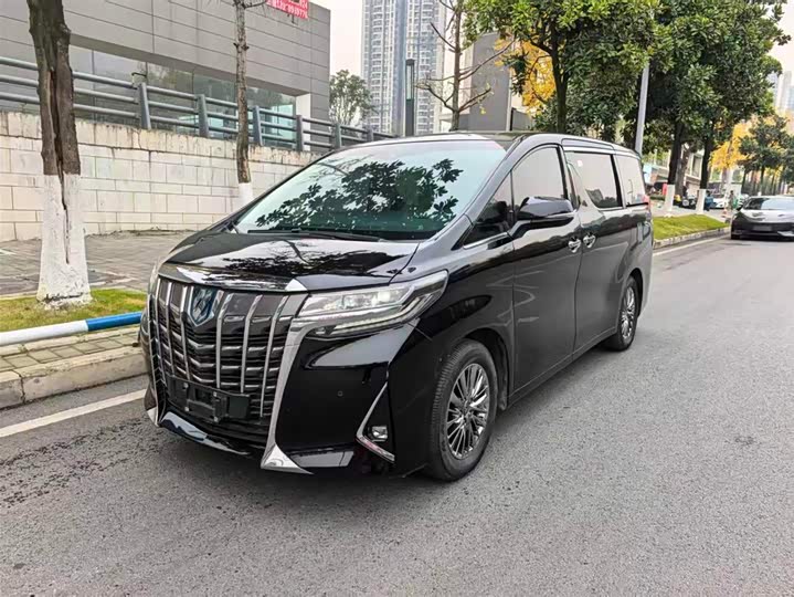 Фото 1 - Toyota Alphard