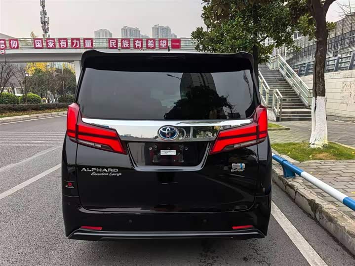 Фото 5 - Toyota Alphard
