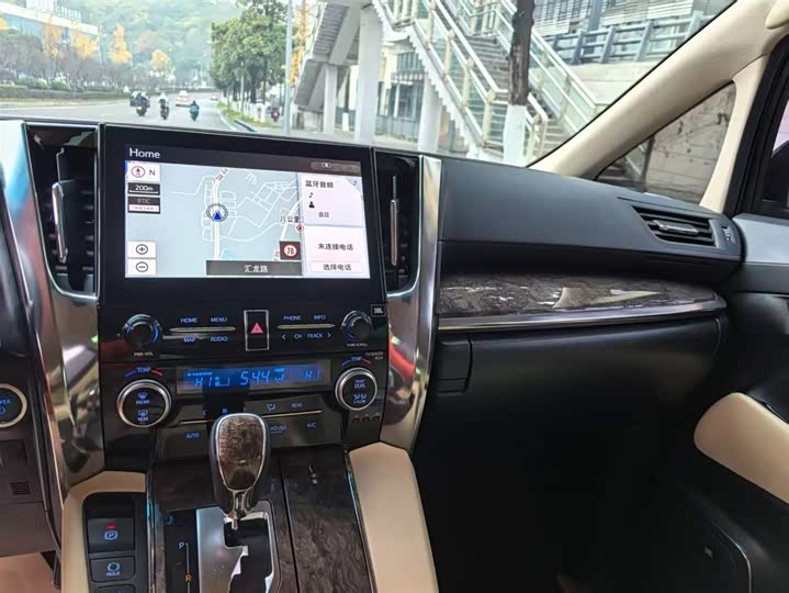 Фото 9 - Toyota Alphard
