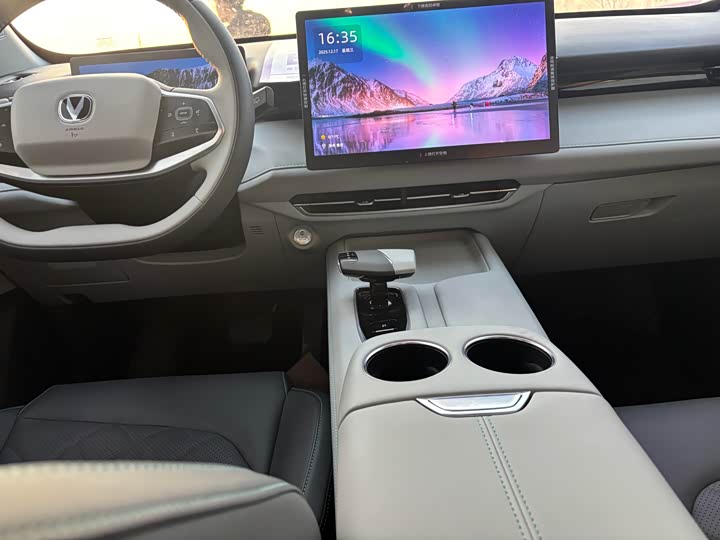 Фото 5 - Changan UNI-Z Hybrid