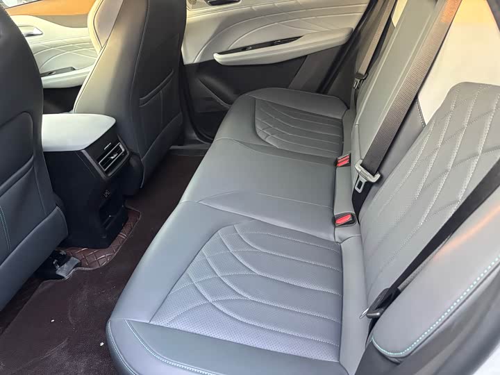 Фото 6 - Changan UNI-Z Hybrid