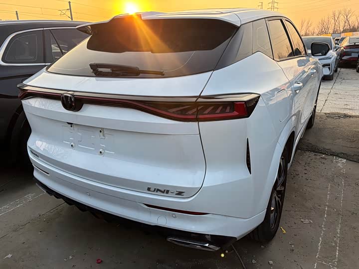 Фото 7 - Changan UNI-Z Hybrid