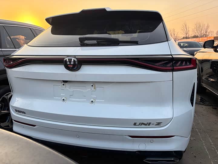 Фото 8 - Changan UNI-Z Hybrid