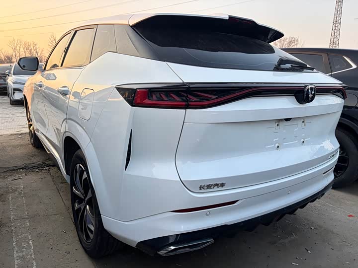 Фото 9 - Changan UNI-Z Hybrid