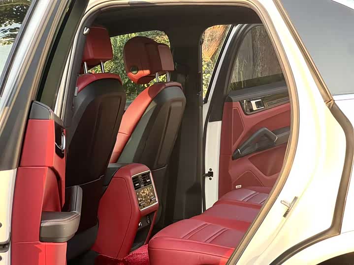 Фото 10 - Porsche Cayenne