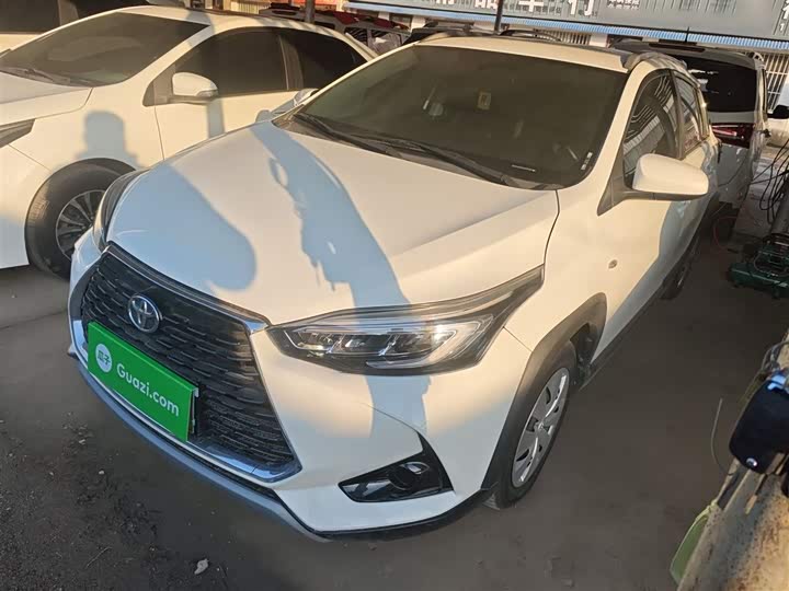 Фото 1 - Toyota Yaris L Hatchback