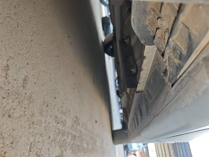 Фото 21 - Toyota Yaris L Hatchback