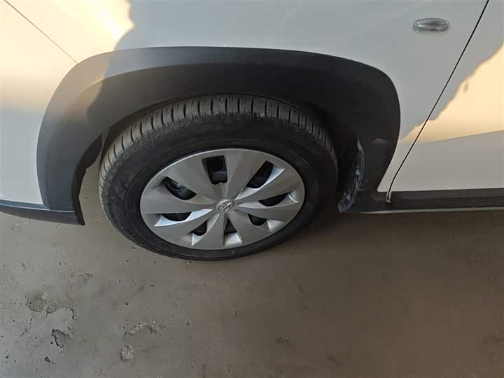 Фото 23 - Toyota Yaris L Hatchback