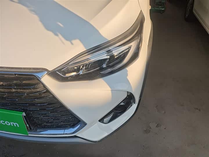 Фото 24 - Toyota Yaris L Hatchback