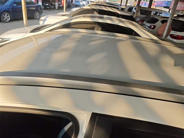 Фото 27 - Toyota Yaris L Hatchback