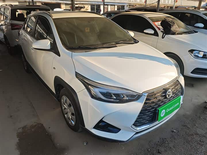 Фото 4 - Toyota Yaris L Hatchback