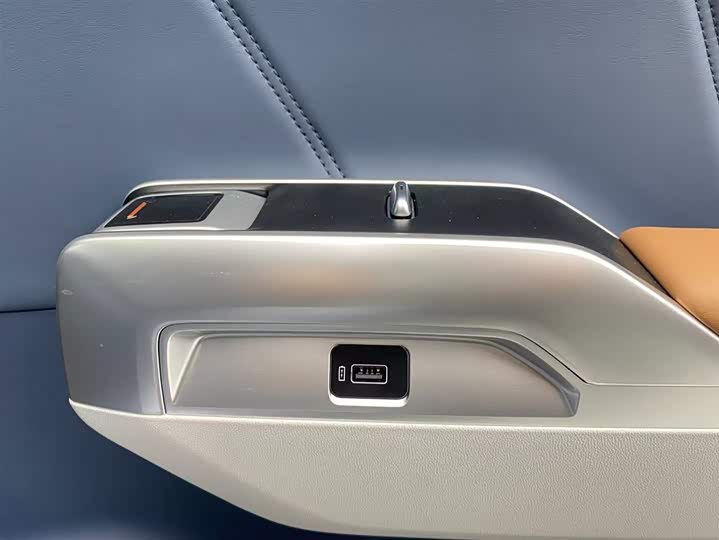 Фото 16 - Changan Deepal G318