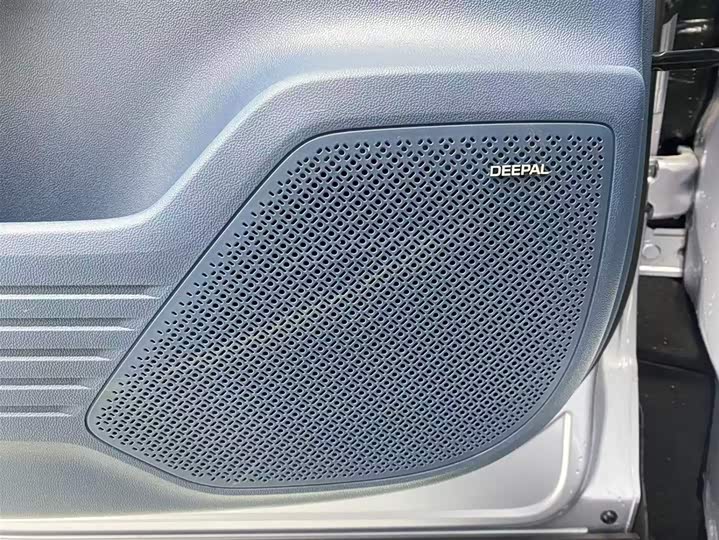 Фото 8 - Changan Deepal G318