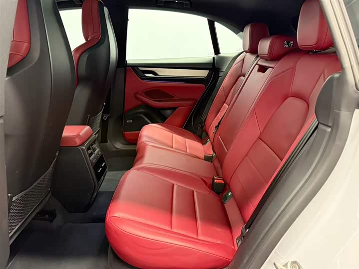 Фото 11 - Porsche Macan EV