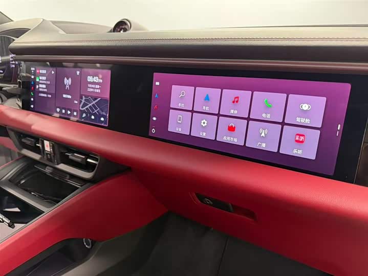 Фото 14 - Porsche Macan EV