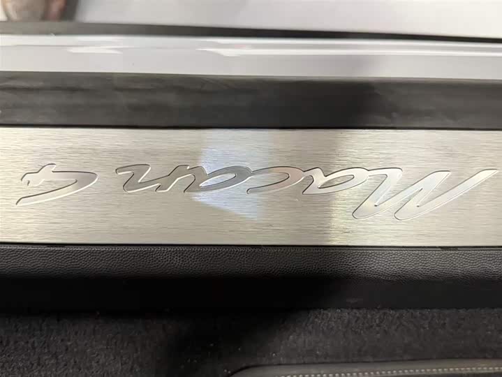 Фото 20 - Porsche Macan EV