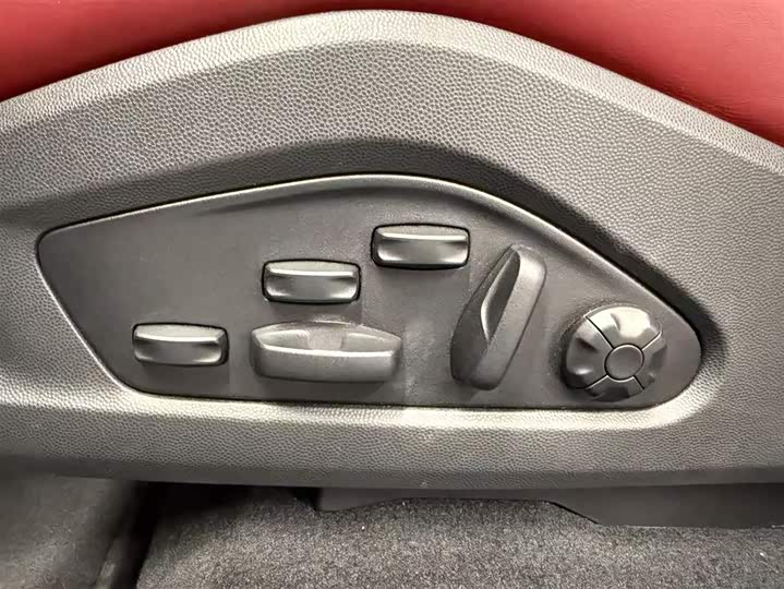 Фото 21 - Porsche Macan EV