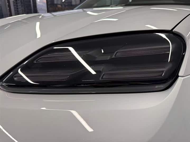 Фото 23 - Porsche Macan EV