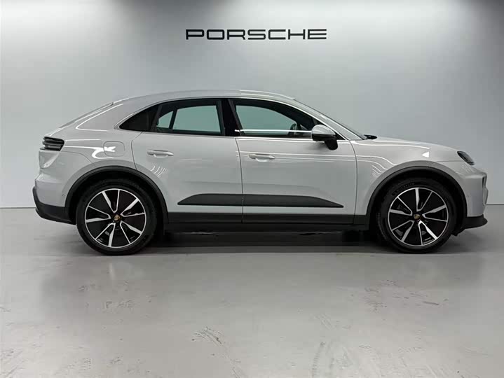 Фото 4 - Porsche Macan EV