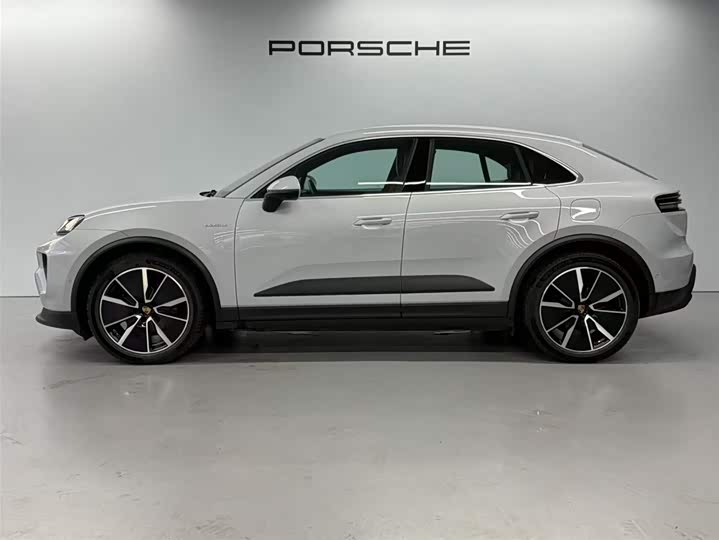 Фото 8 - Porsche Macan EV