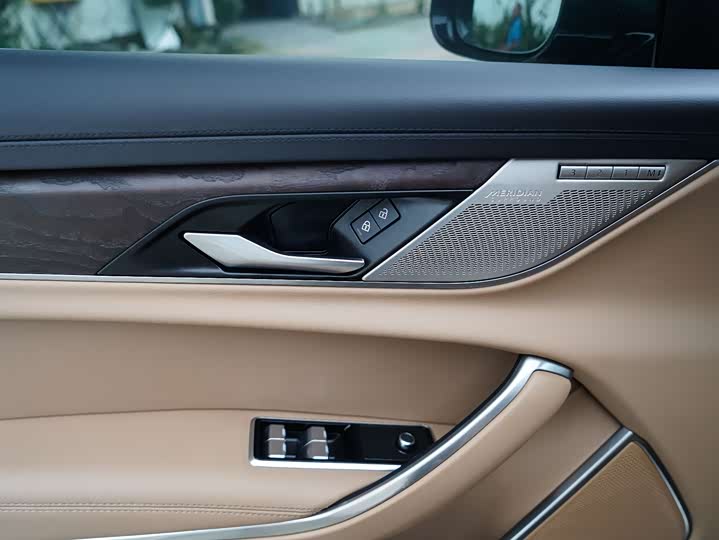 Фото 16 - Jaguar XF L