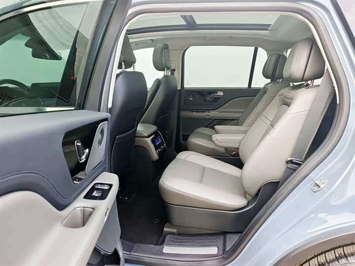 Фото 7 - Lincoln Aviator