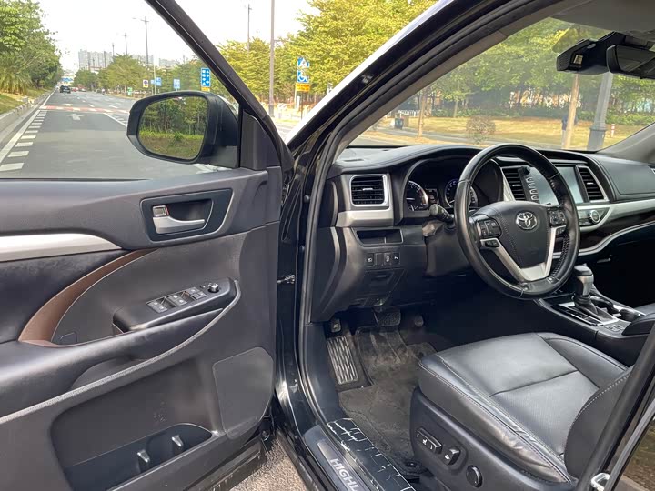 Фото 7 - Toyota Highlander