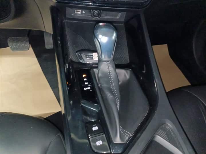 Фото 14 - Roewe i5