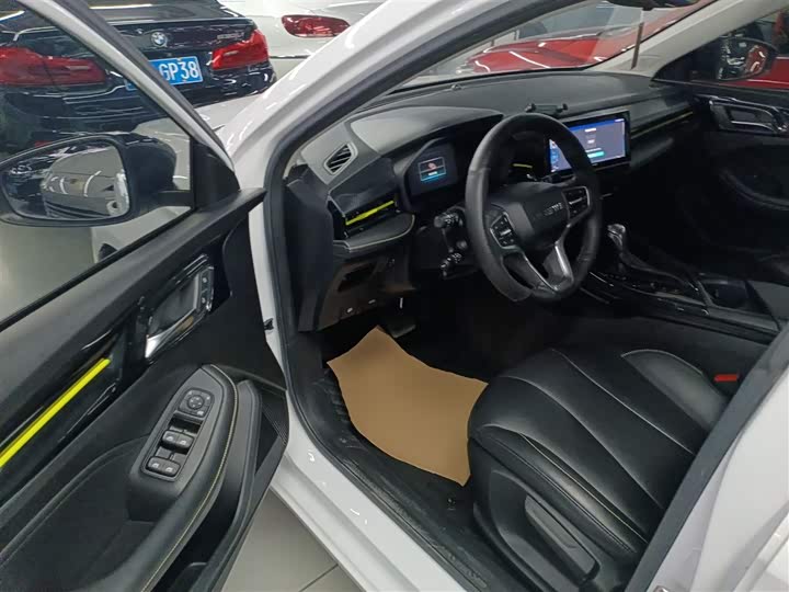 Фото 16 - Roewe i5