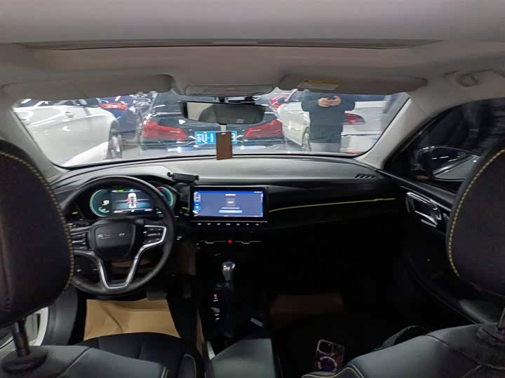 Фото 18 - Roewe i5