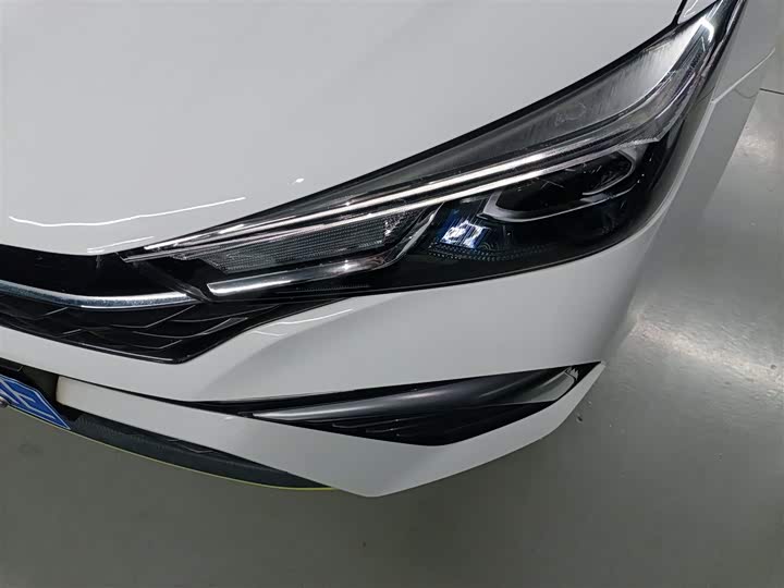 Фото 24 - Roewe i5