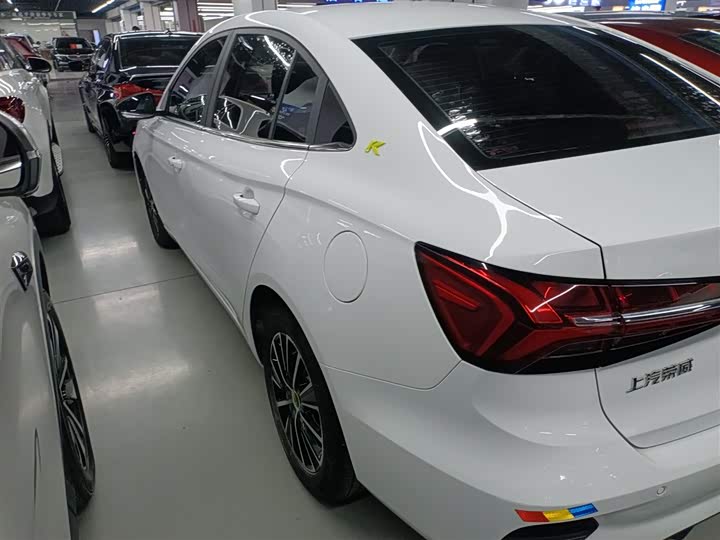 Фото 5 - Roewe i5