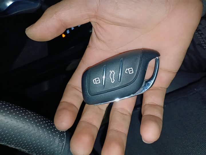 Фото 9 - Roewe i5