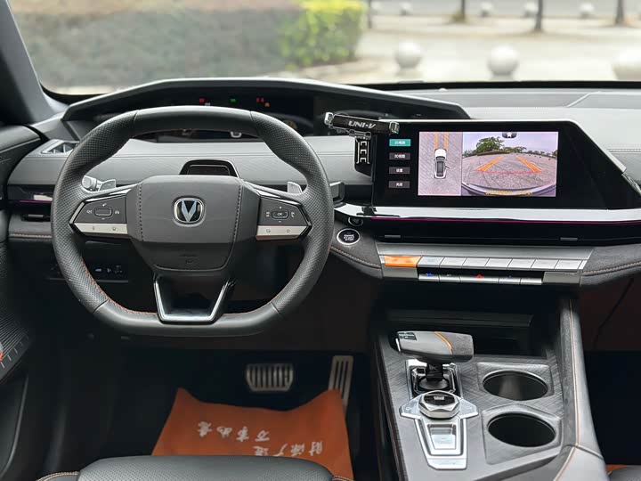 Фото 11 - Changan UNI-V