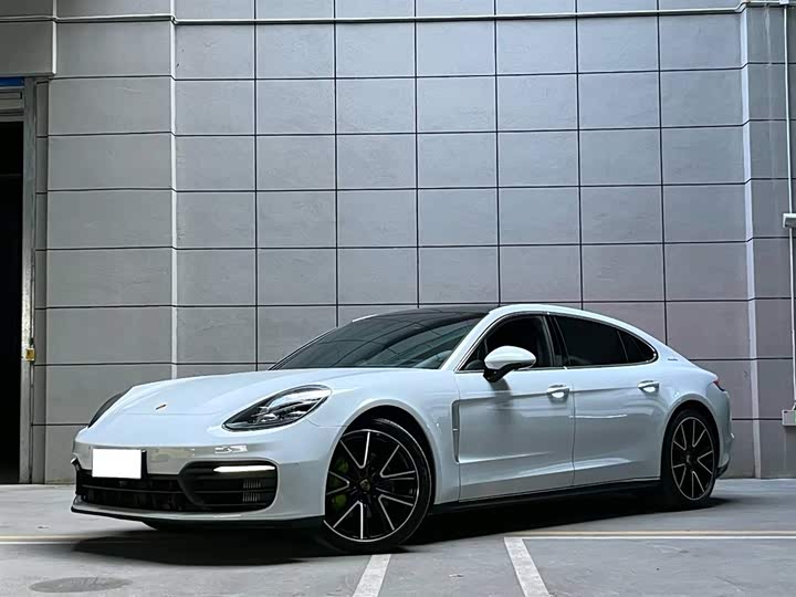Фото 1 - Porsche Panamera
