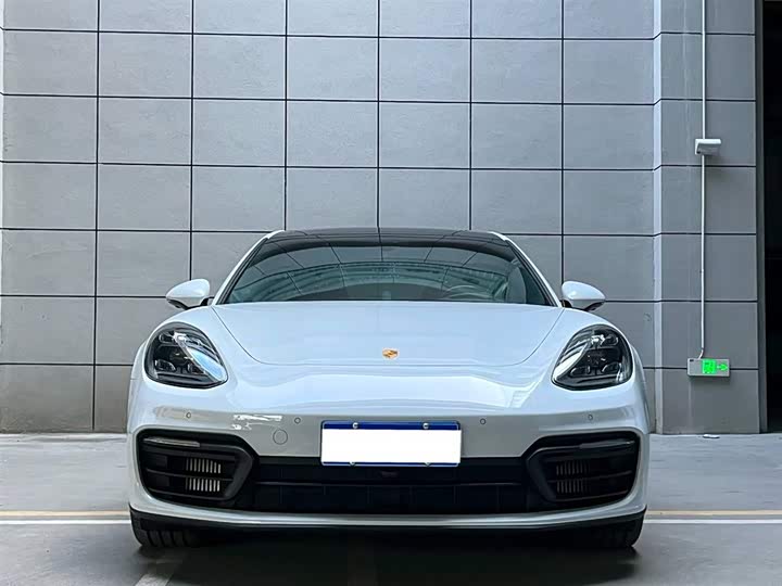 Фото 2 - Porsche Panamera