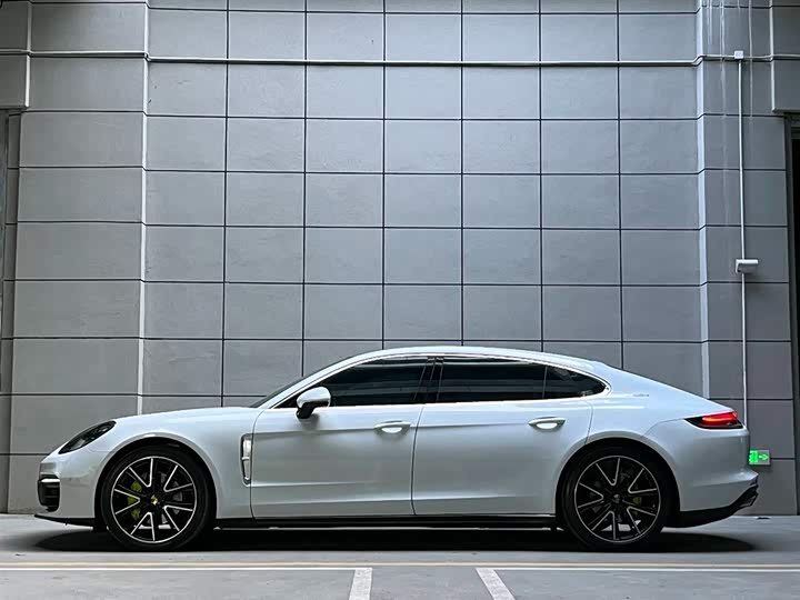 Фото 4 - Porsche Panamera