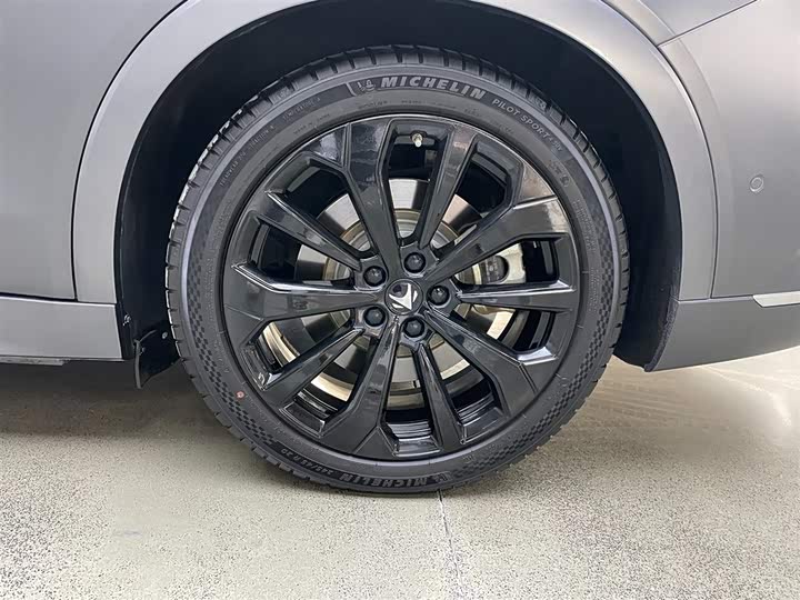 Фото 33 - BAIC Arcfox Alpha S