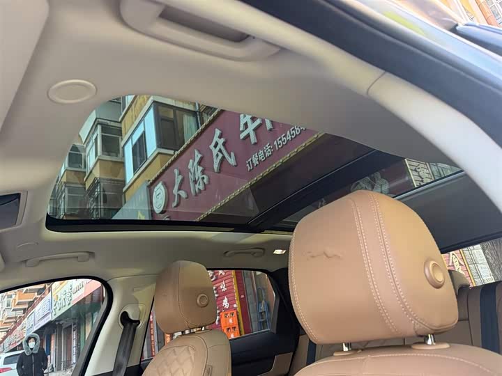 Фото 12 - Jaguar F-Pace