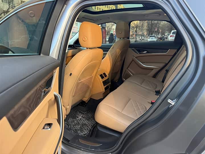 Фото 13 - Jaguar F-Pace