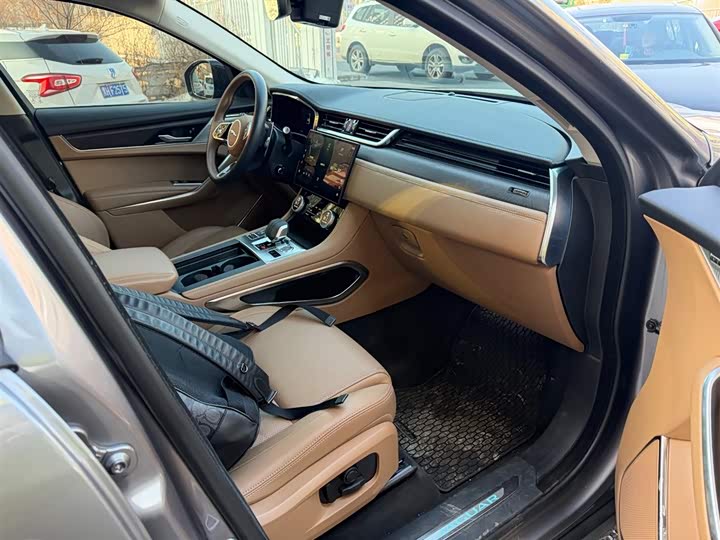 Фото 16 - Jaguar F-Pace