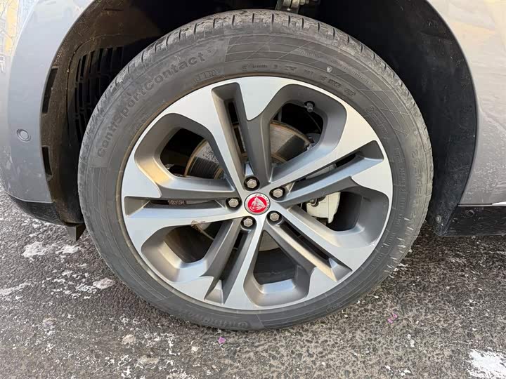 Фото 4 - Jaguar F-Pace