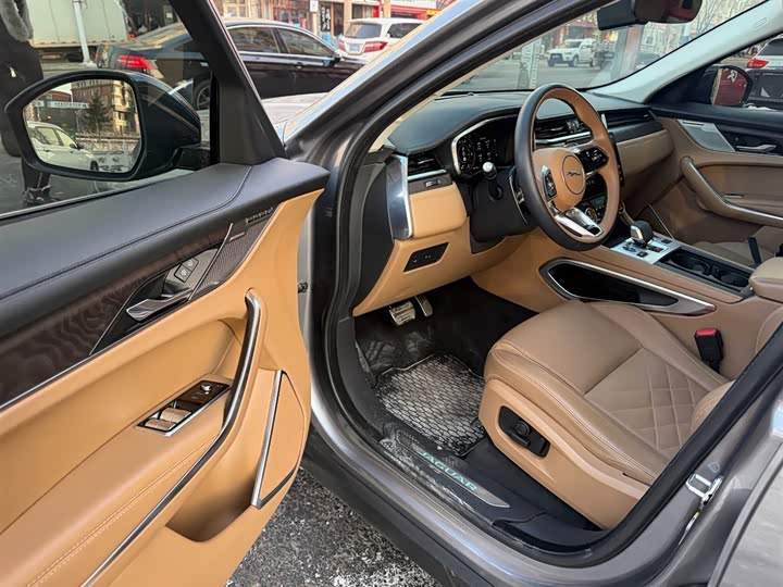 Фото 5 - Jaguar F-Pace