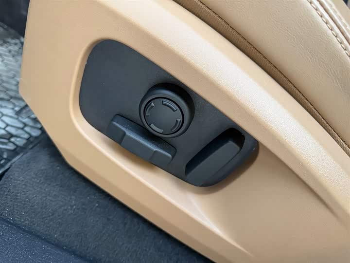 Фото 7 - Jaguar F-Pace